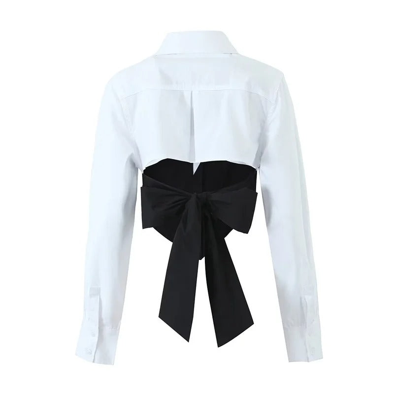 Blusa Elegante con Detalle Blanco y Silueta Corsé Negra