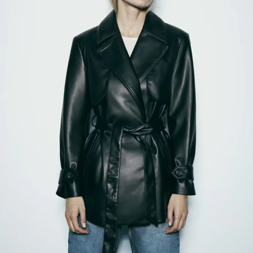 Chaqueta De Cuero Elentri Líneas Afiladas Silueta Elegante
