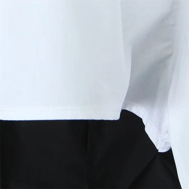 Blusa Elegante con Detalle Blanco y Silueta Corsé Negra