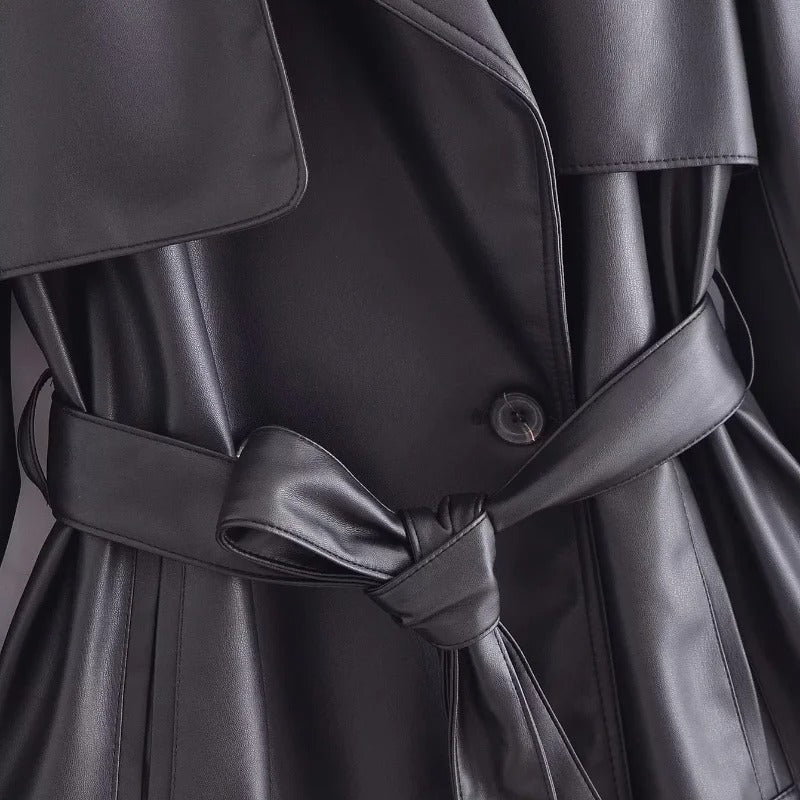 Chaqueta De Cuero Elentri Líneas Afiladas Silueta Elegante