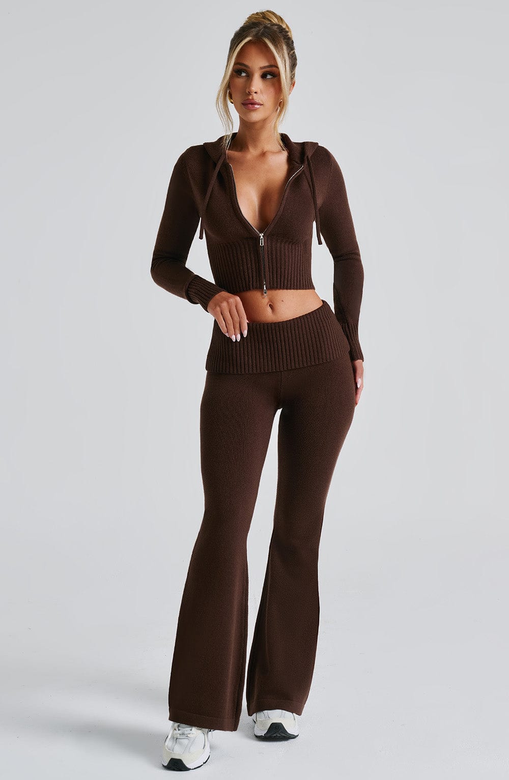 Conjunto De Punto Con Capucha Marrón Top Corto Elegante