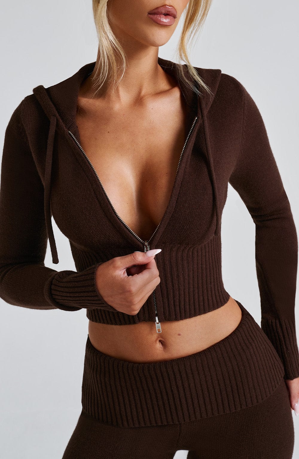 Conjunto De Punto Con Capucha Marrón Top Corto Elegante