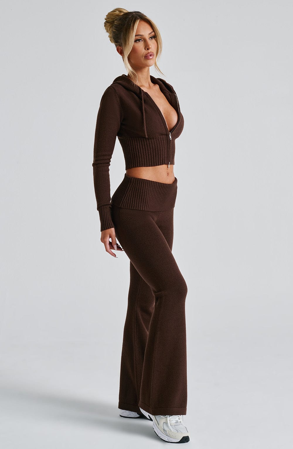 Conjunto De Punto Con Capucha Marrón Top Corto Elegante